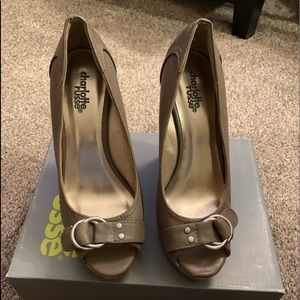 Peep toe wedge